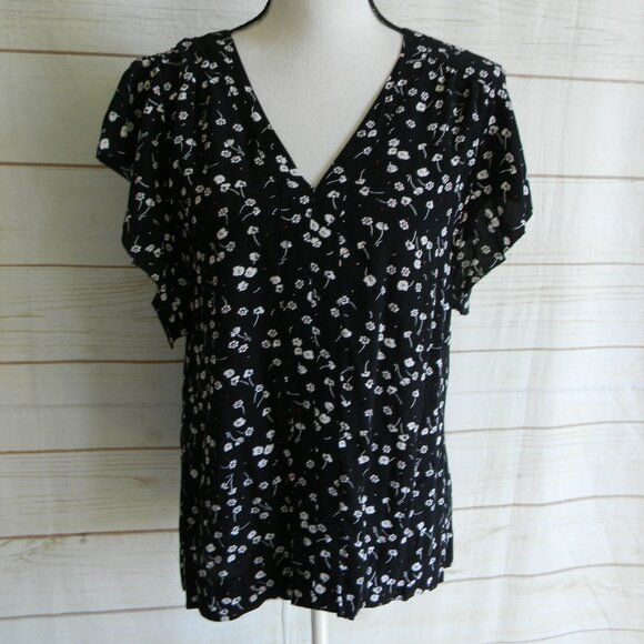 SANCTUARY BLACK FLORAL SHORT SLEEVE V-NECK BLOUSE TOP SZ M BOHO ARTSY - Picture 1 of 3